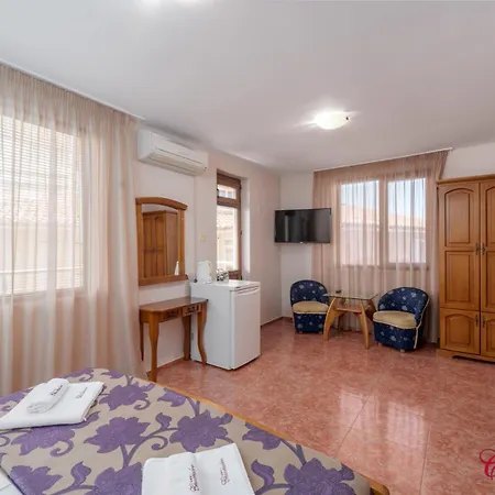 מלון Chuchulev 3*