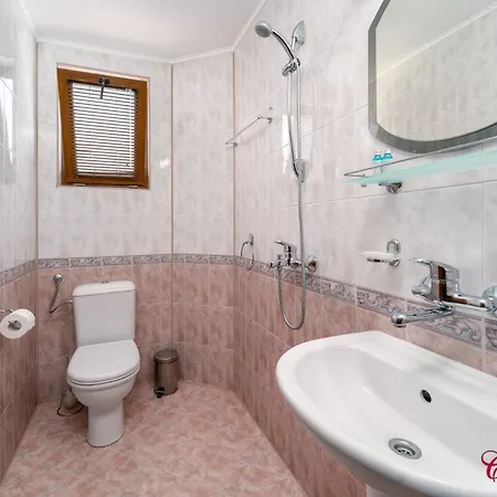 מלון Chuchulev 3*