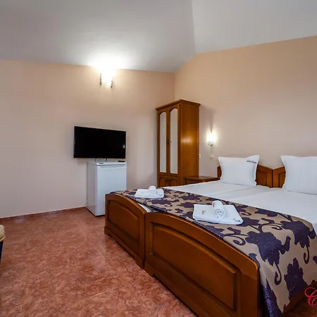 Hotell Chuchulev 3*