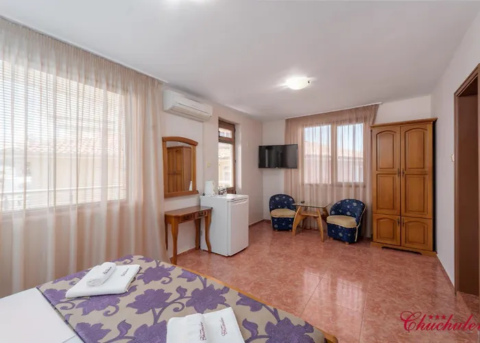 Отель Chuchulev 3*