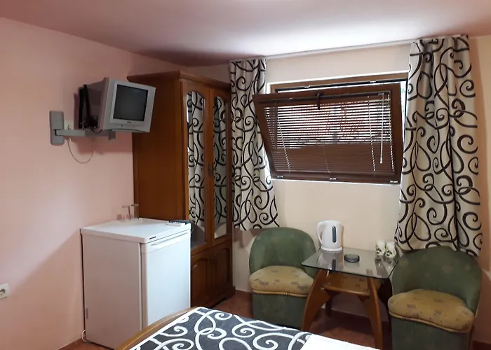 Отель Chuchulev 3*